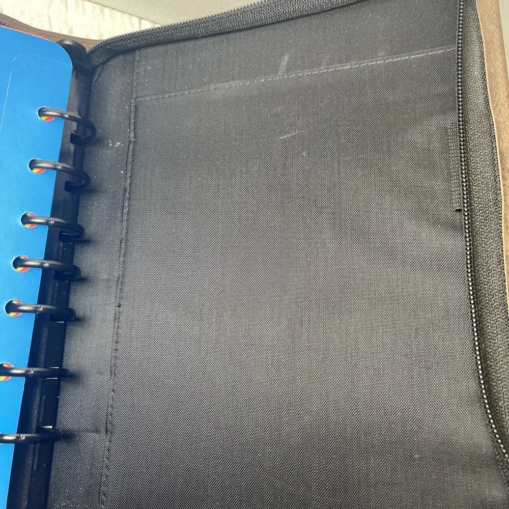 Day Timer Brown Zippered 7-Ring Planner Organizer  Approx. 8